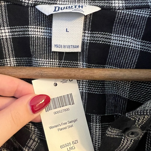 Duluth Women’s Free Swingin’ Flannel Shirt - Picture 2 of 3